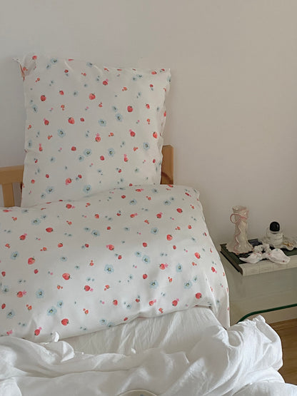 Strawberry Kiss Pillowcase