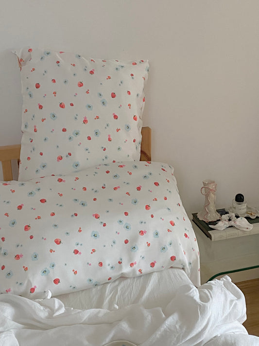 Strawberry Kiss Pillowcase