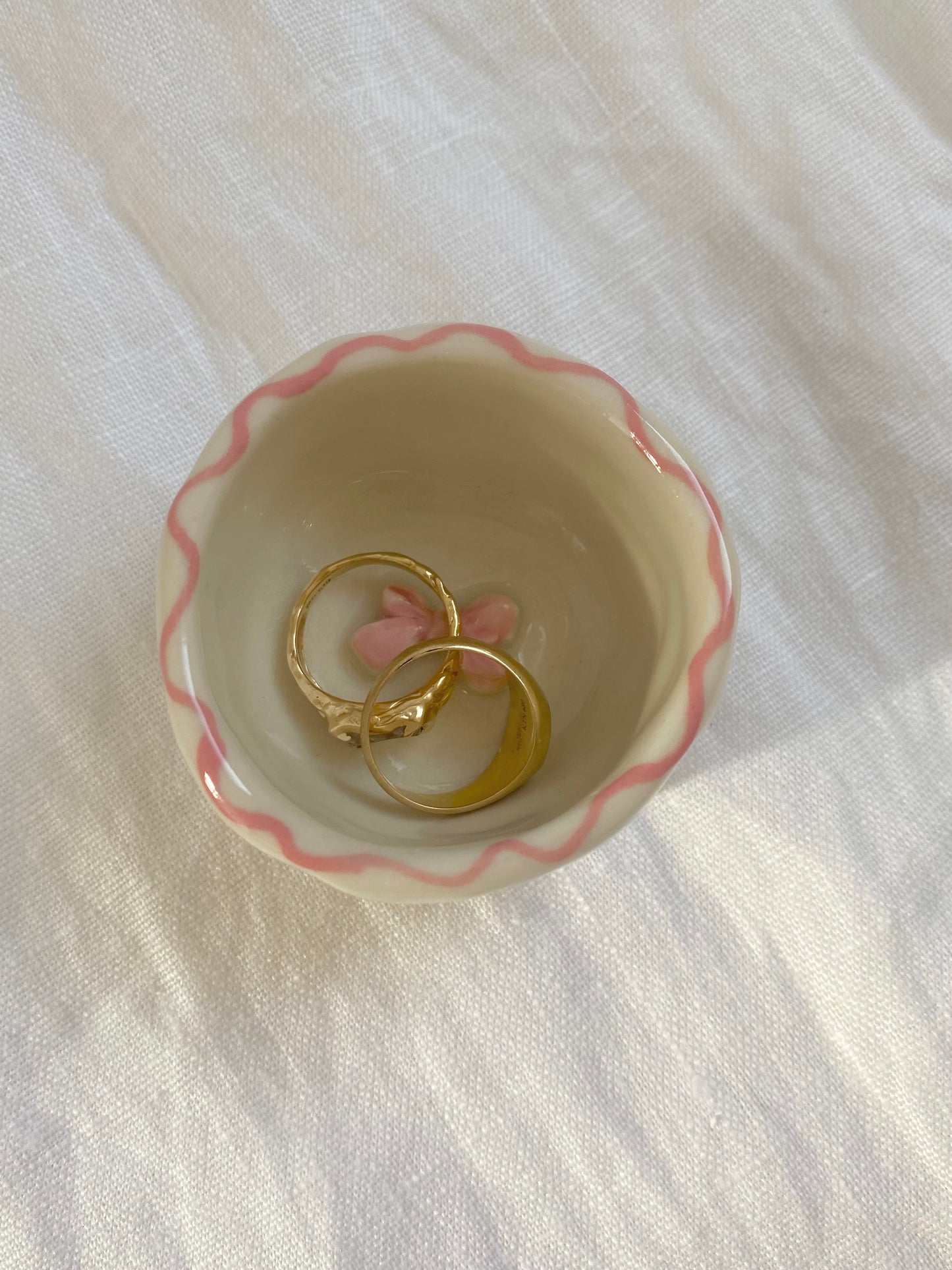 Ribbon ring dish