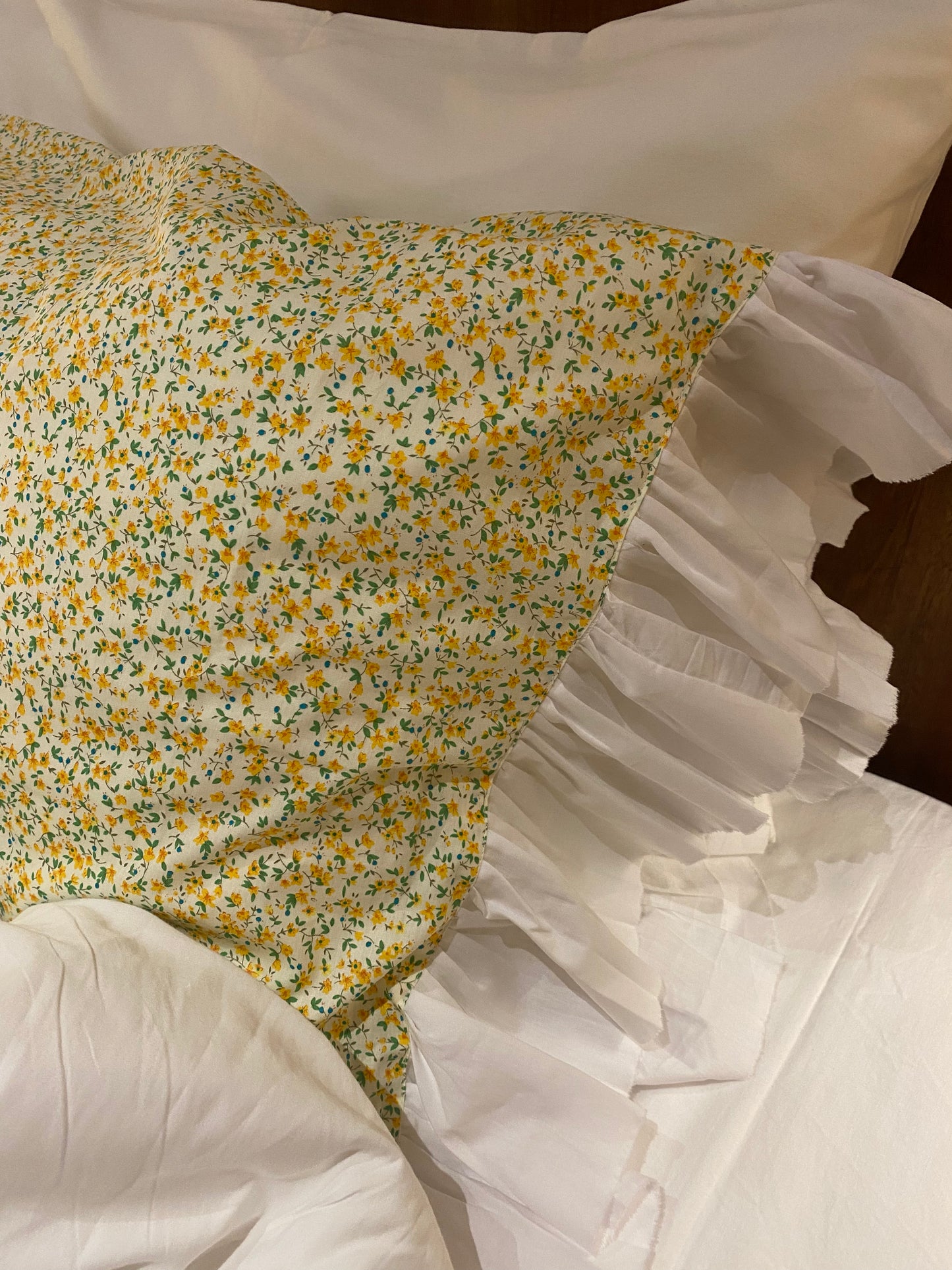 Nostalgic Daisies Pillowcase