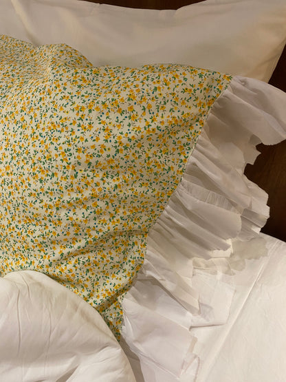 Nostalgic Daisies Pillowcase